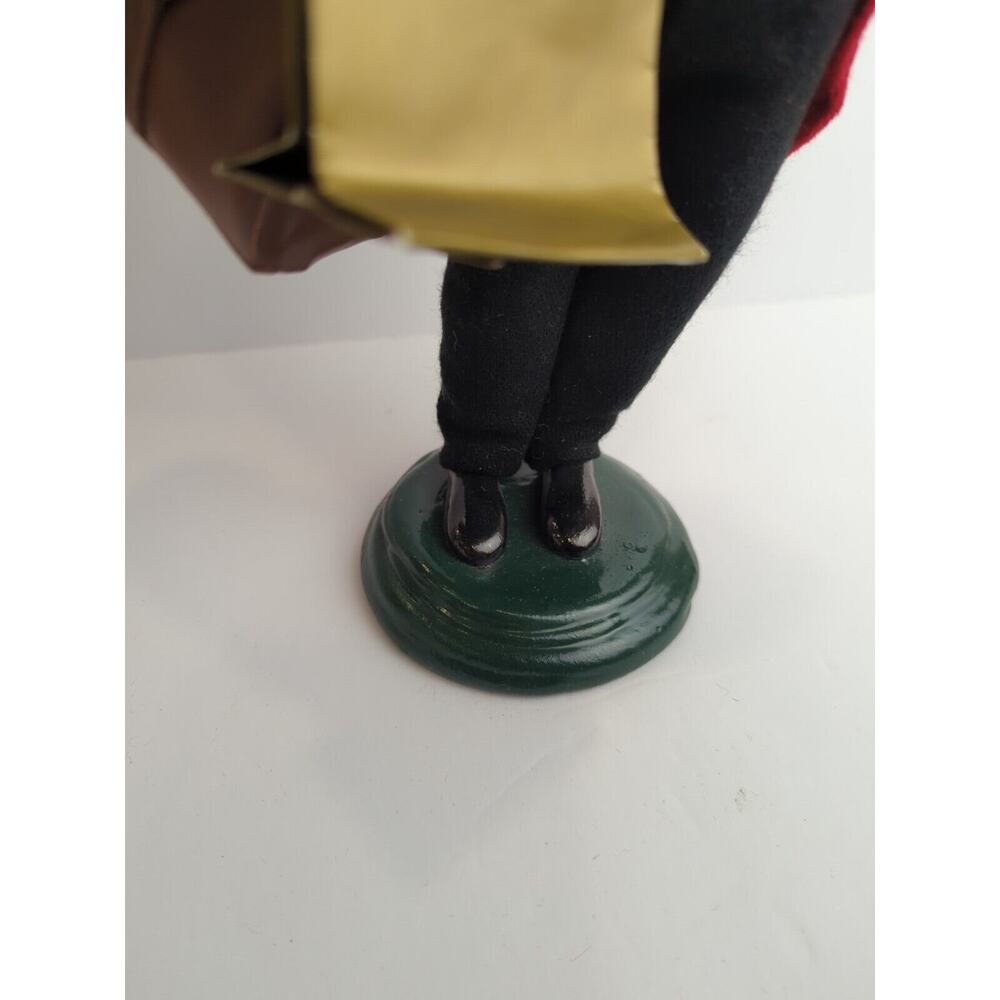 Byers Choice Carolers Male Traveler With Duffle & Gift Bag Signed 1999 - Picture 7 of 9